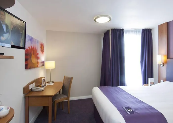 Best Cheap Hotels Near Embankment London